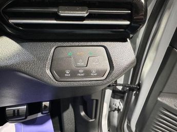 VOLKSWAGEN ID.4 Pure 52kWh Life SUV 5dr Electric Auto (148 ps)