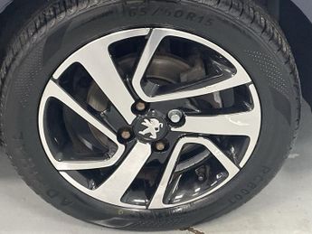 PEUGEOT 108 1.2 PureTech Collection Hatchback 5dr Petrol Manual Euro 6 (82 p