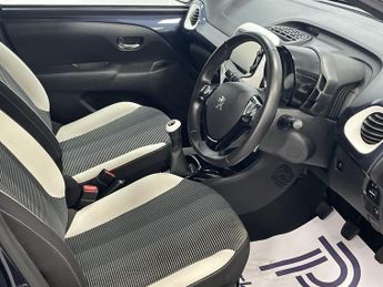 PEUGEOT 108 1.2 PureTech Collection Hatchback 5dr Petrol Manual Euro 6 (82 p