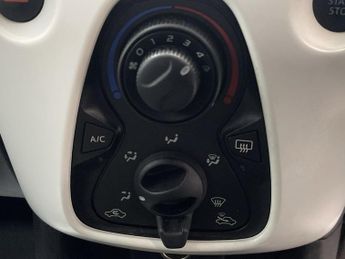 PEUGEOT 108 1.2 PureTech Collection Hatchback 5dr Petrol Manual Euro 6 (82 p