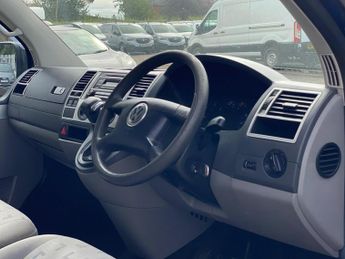 VOLKSWAGEN TRANSPORTER SHUTTLE 2.5 TDI T30 SE Auto L3 H1 4dr