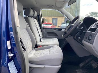 VOLKSWAGEN TRANSPORTER SHUTTLE 2.5 TDI T30 SE Auto L3 H1 4dr