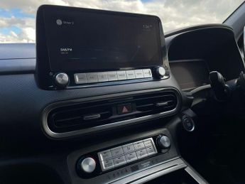 HYUNDAI KONA 64kWh Premium SUV 5dr Electric Auto (10.5kW Charger) (204 ps)