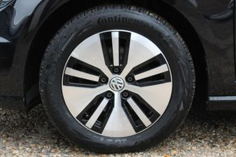 VOLKSWAGEN E-GOLF 35.8kWh e-Golf Hatchback 5dr Electric Auto (136 ps)