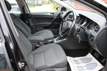 VOLKSWAGEN E-GOLF 35.8kWh e-Golf Hatchback 5dr Electric Auto (136 ps)