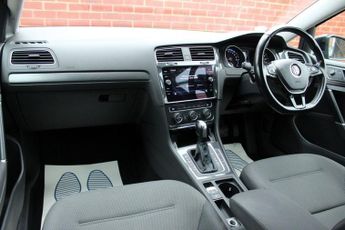 VOLKSWAGEN E-GOLF 35.8kWh e-Golf Hatchback 5dr Electric Auto (136 ps)