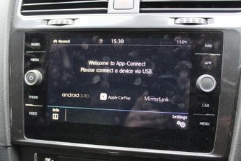 VOLKSWAGEN E-GOLF 35.8kWh e-Golf Hatchback 5dr Electric Auto (136 ps)