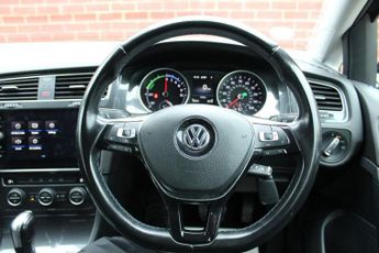 VOLKSWAGEN E-GOLF 35.8kWh e-Golf Hatchback 5dr Electric Auto (136 ps)