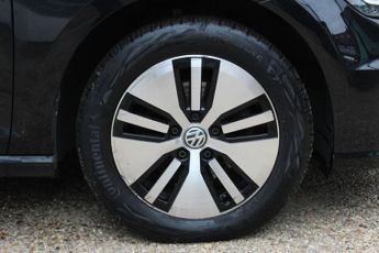 VOLKSWAGEN E-GOLF 35.8kWh e-Golf Hatchback 5dr Electric Auto (136 ps)