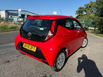 TOYOTA AYGO 1.0 VVT-i x-play Hatchback 5dr Petrol x-shift Euro 6 (Safety Sen