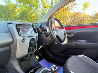 TOYOTA AYGO 1.0 VVT-i x-play Hatchback 5dr Petrol x-shift Euro 6 (Safety Sen