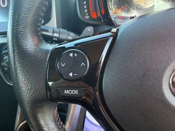 TOYOTA AYGO 1.0 VVT-i x-play Hatchback 5dr Petrol x-shift Euro 6 (Safety Sen