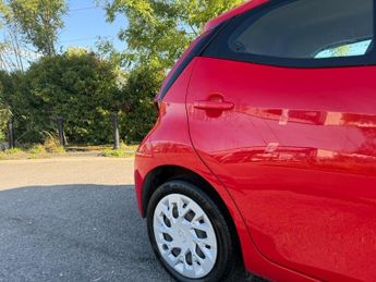 TOYOTA AYGO 1.0 VVT-i x-play Hatchback 5dr Petrol x-shift Euro 6 (Safety Sen