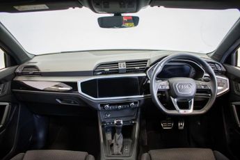 AUDI Q3 1.5 TFSI CoD 35 Black Edition SUV 5dr Petrol S Tronic Euro 6 (s/