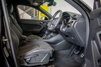 AUDI Q3 1.5 TFSI CoD 35 Black Edition SUV 5dr Petrol S Tronic Euro 6 (s/