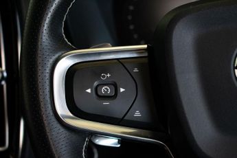 VOLVO XC40 2.0 T5 R-Design Pro SUV 5dr Petrol Auto AWD Euro 6 (s/s) (247 ps