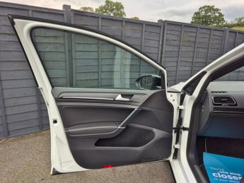 VOLKSWAGEN GOLF 2.0 TSI R Hatchback 5dr Petrol DSG 4Motion Euro 6 (s/s) (300 ps)