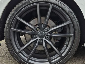 VOLKSWAGEN GOLF 2.0 TSI R Hatchback 5dr Petrol DSG 4Motion Euro 6 (s/s) (300 ps)