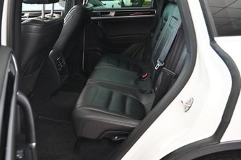 VOLKSWAGEN TOUAREG 3.0 TDI V6 R-Line Plus SUV 5dr Diesel Tiptronic 4WD Euro 6 (s/s)