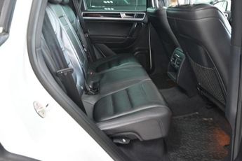 VOLKSWAGEN TOUAREG 3.0 TDI V6 R-Line Plus SUV 5dr Diesel Tiptronic 4WD Euro 6 (s/s)
