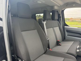 VAUXHALL Vivaro Life Electric 50kWh Edition MPV 5dr Electric Auto LWB (9 Seat, 7.4kW Charger) 