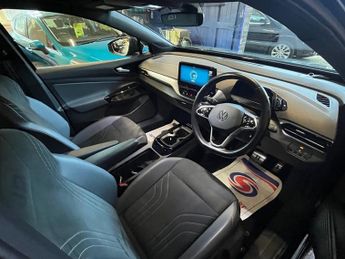 VOLKSWAGEN ID.4 Pro Performance 77kWh Life SUV 5dr Electric Auto (204 ps)