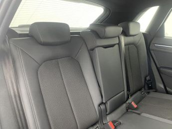 AUDI Q3 2.0 TDI 35 S line SUV 5dr Diesel S Tronic Euro 6 (s/s) (150 ps)