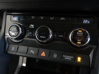 SKODA KAROQ 2.0 TDI SE Drive SUV 5dr Diesel DSG Euro 6 (s/s) (116 ps)