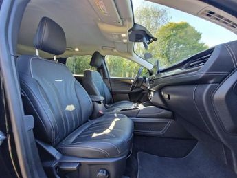 FORD KUGA 2.5 Duratec 14.4kWh Vignale SUV 5dr Petrol Plug-in Hybrid CVT Eu