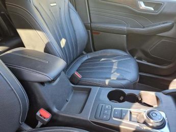 FORD KUGA 2.5 Duratec 14.4kWh Vignale SUV 5dr Petrol Plug-in Hybrid CVT Eu