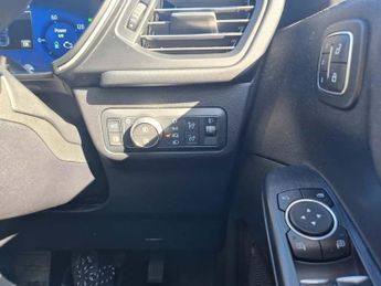 FORD KUGA 2.5 Duratec 14.4kWh Vignale SUV 5dr Petrol Plug-in Hybrid CVT Eu