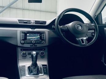 VOLKSWAGEN PASSAT 2.0 TDI BlueMotion Tech Highline Saloon 4dr Diesel DSG Euro 5 (s