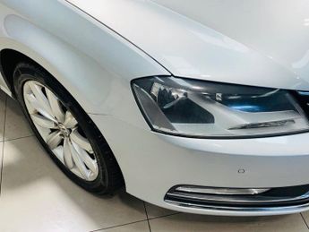 VOLKSWAGEN PASSAT 2.0 TDI BlueMotion Tech Highline Saloon 4dr Diesel DSG Euro 5 (s
