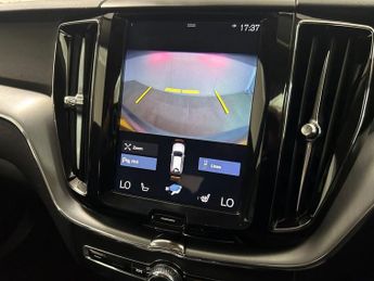 VOLVO XC60 2.0 T5 Momentum SUV 5dr Petrol Auto AWD Euro 6 (s/s) (250 ps)