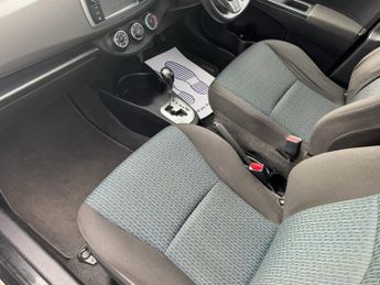TOYOTA YARIS 1.33 Dual VVT-i TR Hatchback 5dr Petrol Multidrive S Euro 5 (101
