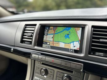 JAGUAR XF 3.0d S V6 Premium Luxury Saloon 4dr Diesel Auto Euro 5 (275 ps)