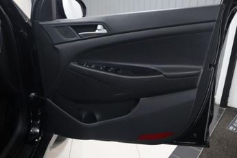HYUNDAI TUCSON 2.0 CRDi Premium SE SUV 5dr Diesel Auto 4WD Euro 6 (185 ps)
