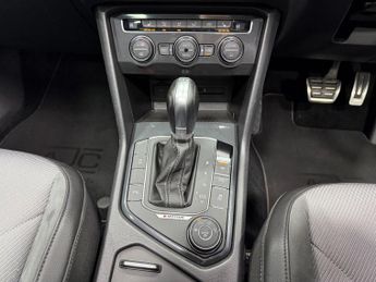 VOLKSWAGEN TIGUAN 2.0 TDI BlueMotion Tech R-Line SUV 5dr Diesel DSG 4Motion Euro 6