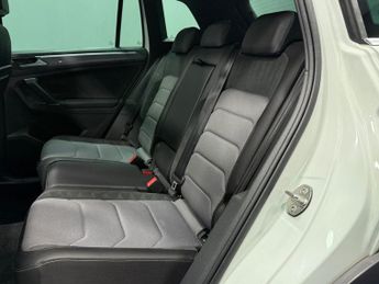 VOLKSWAGEN TIGUAN 2.0 TDI BlueMotion Tech R-Line SUV 5dr Diesel DSG 4Motion Euro 6