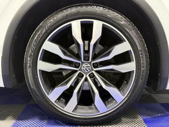 VOLKSWAGEN TIGUAN 2.0 TDI BlueMotion Tech R-Line SUV 5dr Diesel DSG 4Motion Euro 6