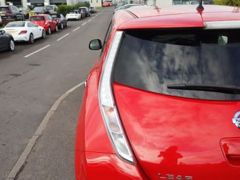NISSAN LEAF 30kWh Tekna Hatchback 5dr Electric Auto (109 bhp)