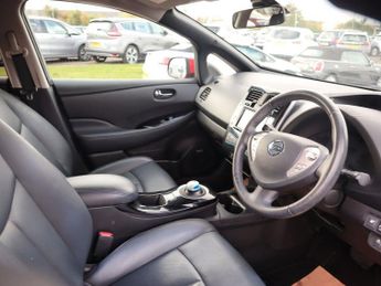 NISSAN LEAF 30kWh Tekna Hatchback 5dr Electric Auto (109 bhp)