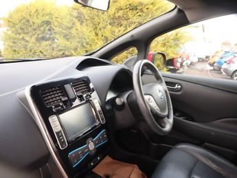 NISSAN LEAF 30kWh Tekna Hatchback 5dr Electric Auto (109 bhp)