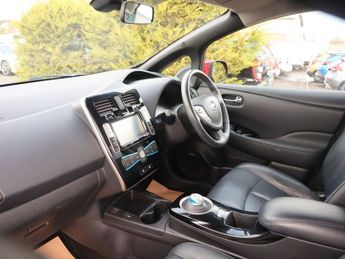NISSAN LEAF 30kWh Tekna Hatchback 5dr Electric Auto (109 bhp)