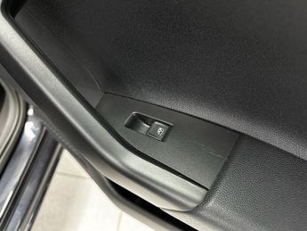 VOLKSWAGEN POLO 1.0 TSI Life Hatchback 5dr Petrol Manual Euro 6 (s/s) (95 ps)