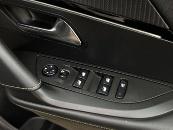 PEUGEOT E-2008 50kWh GT SUV 5dr Electric Auto (136 ps)