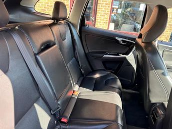 VOLVO XC60 2.4 D5 SE Lux Nav SUV 5dr Diesel Auto AWD Euro 6 (s/s) (220 ps)