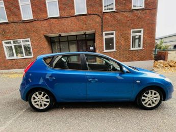 HYUNDAI I30 1.6 CRDi Comfort Hatchback 5dr Diesel Manual 6 Spd Euro 4 (115 p