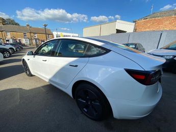 TESLA Model 3 Standard Range Plus Saloon 4dr Electric Auto RWD (241 bhp)