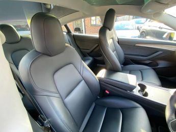 TESLA Model 3 Standard Range Plus Saloon 4dr Electric Auto RWD (241 bhp)